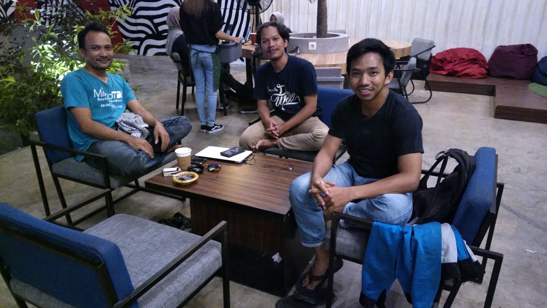 Diskusi_Bersama_Direkur_IT_Care_Studios_Terkait_Rencana_Pengembangan_Toko_Online.jpg